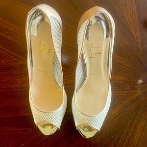 CHRISTIAN LOUBOUTIN STILETTOS W/ GOLD HEEL
